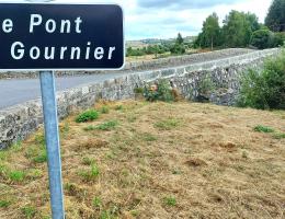 Sous le pont de Gournier coule le Bès