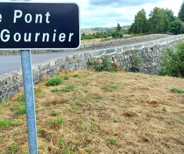 Sous le pont de Gournier coule le Bès